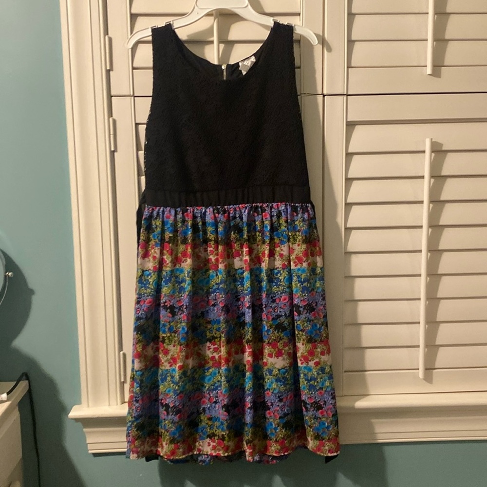 Juniors sleeveless dress, brand-D-signed, size 14/16, color- black top w floral